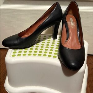 Geox Classic Black Women's Pumps - Sleek Professional Style